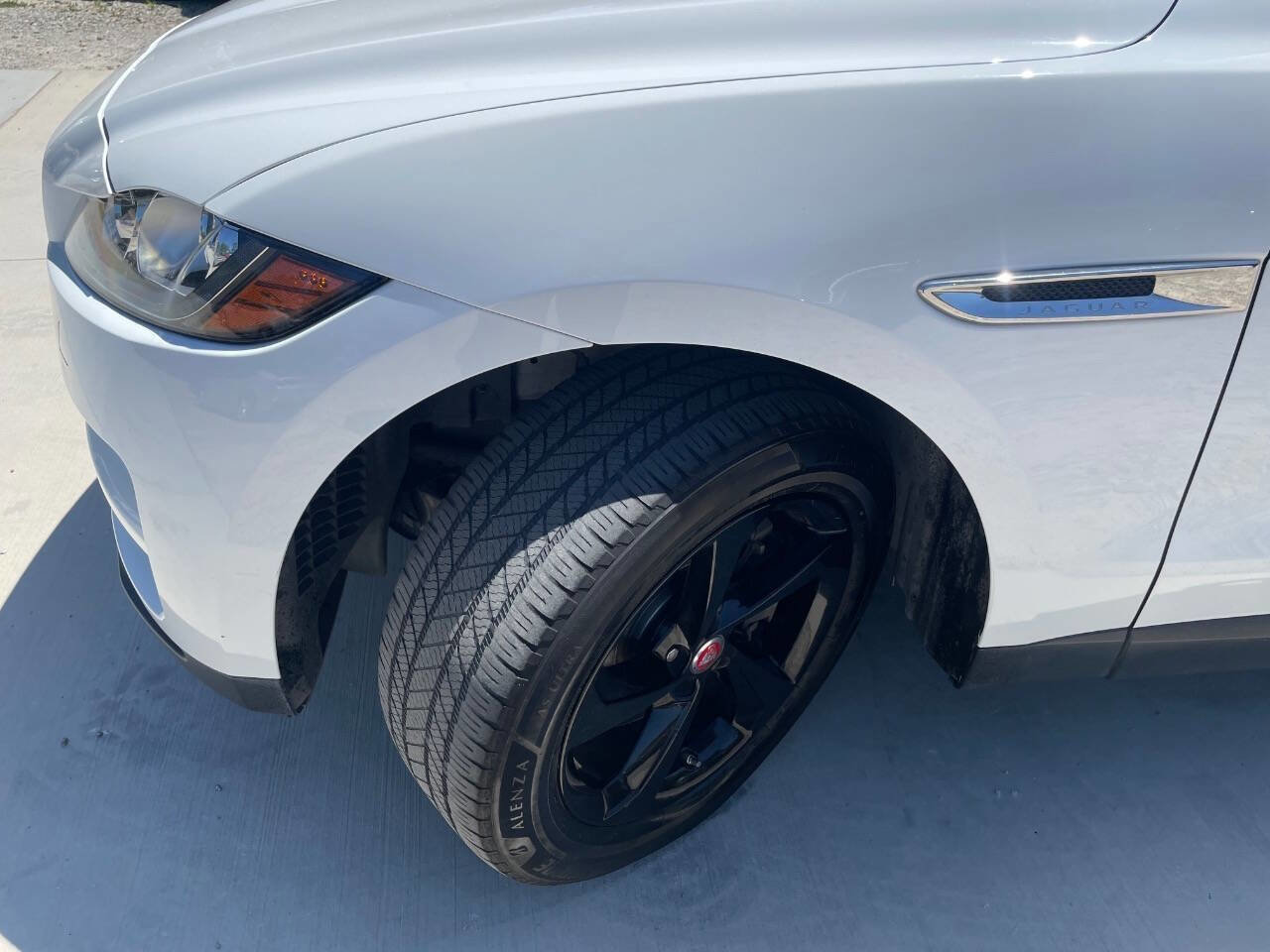 Used 2018 Jaguar F-PACE Premium AWD/4WD image 11