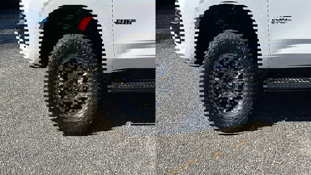 Used 2022 Chevrolet Tahoe Z71 w/ Luxury Package image 9