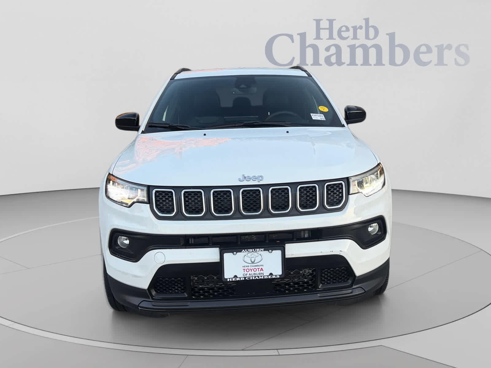 Used 2023 Jeep Compass Latitude AWD/4WD image 2