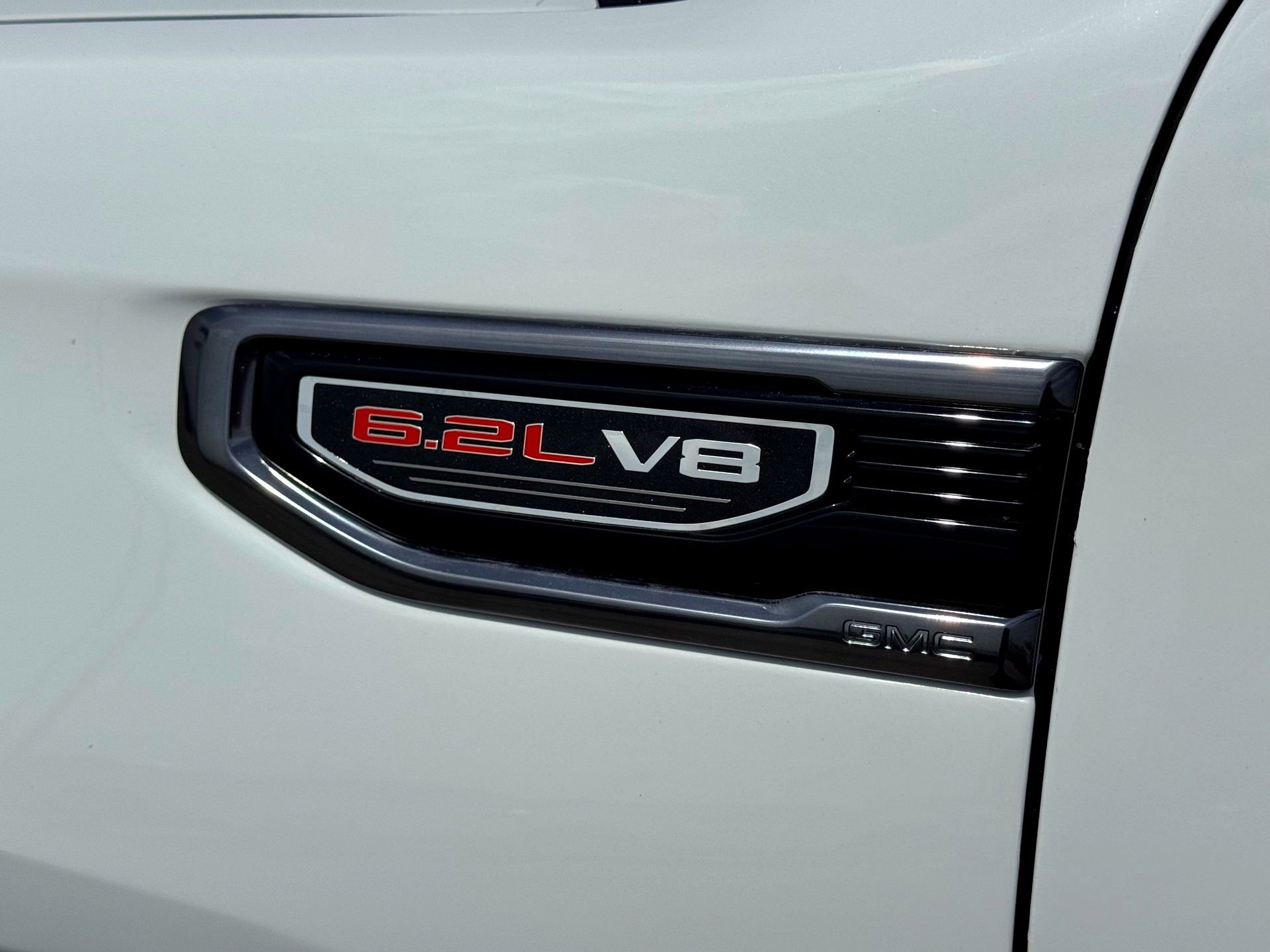 Used 2024 GMC Sierra 1500 AT4 w/ Technology Package AWD/4WD image 3