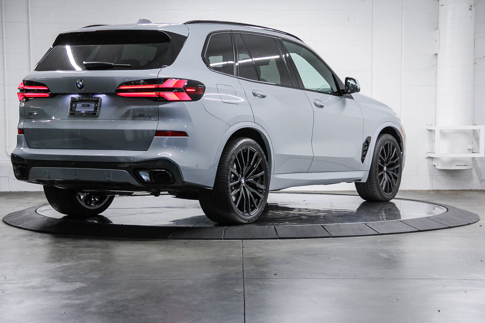 New 2026 BMW X5 xDrive40i w/ M Sport Package AWD/4WD image 6