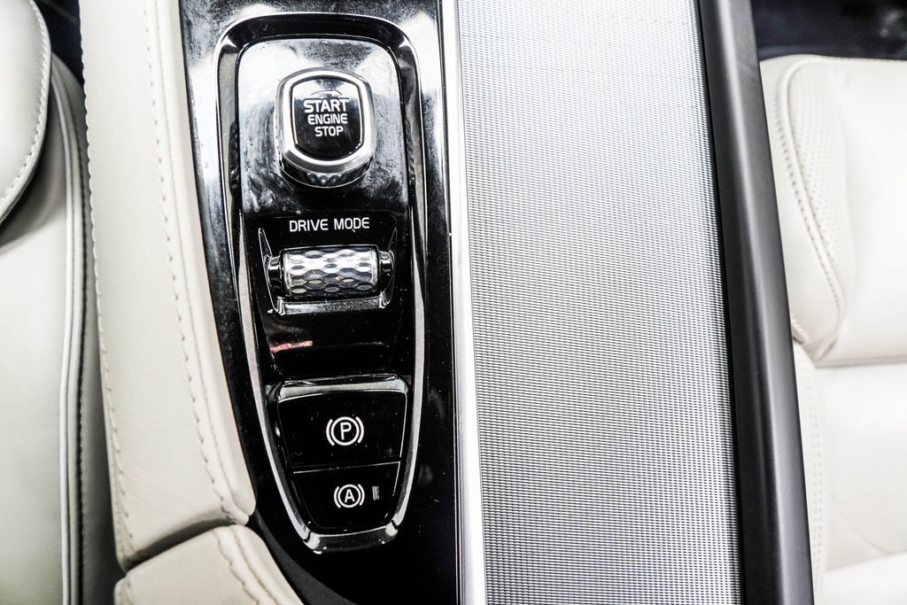 Used 2021 Volvo XC90 T6 R-Design w/ Advanced Package image 20