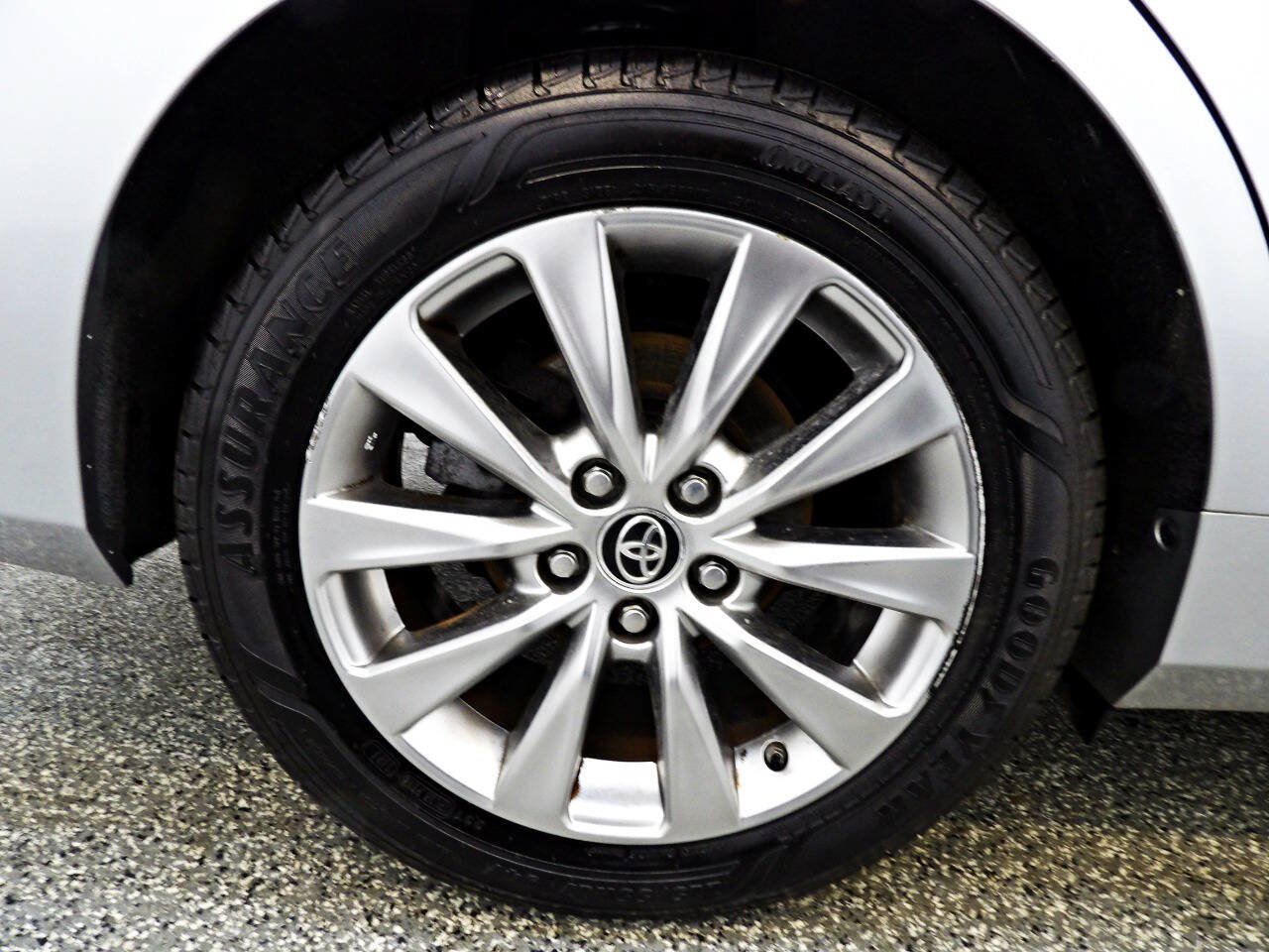 Used 2015 Toyota Camry XLE w/ Moonroof Package FWD image 21