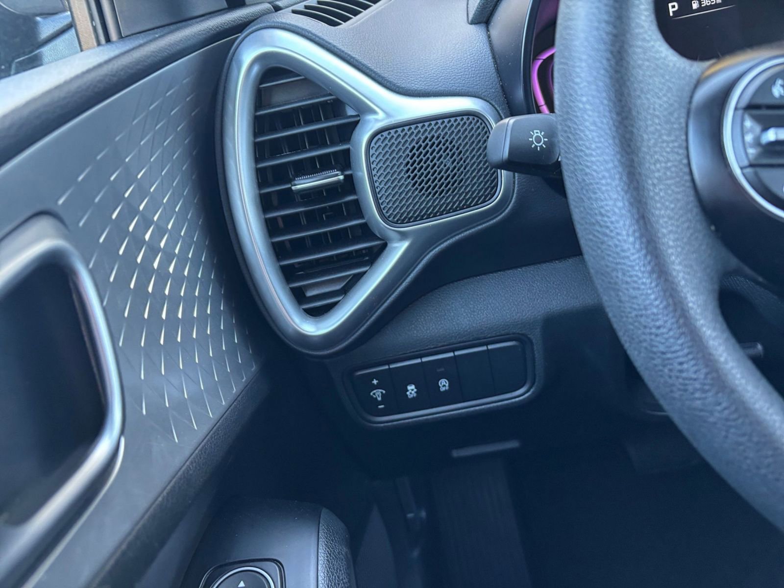 Used 2025 Kia Soul LX w/ LX Technology Package image 32