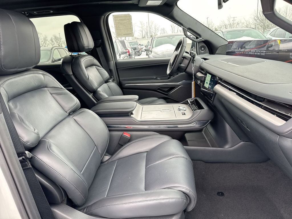 New 2026 Lincoln Navigator Reserve w/ Jet Appearance Package AWD/4WD image 23