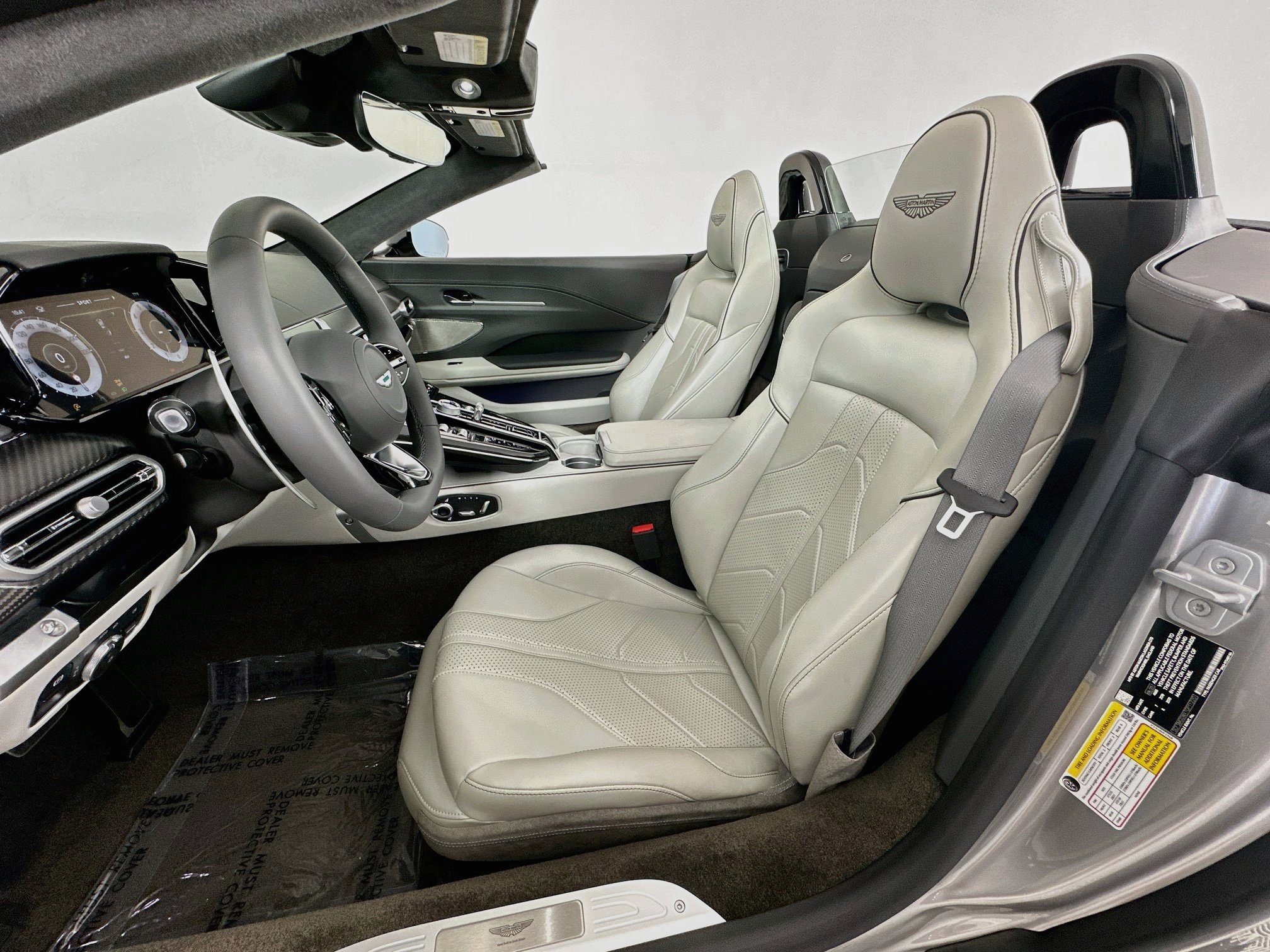 Used 2026 Aston Martin V8 Vantage Coupe RWD image 12