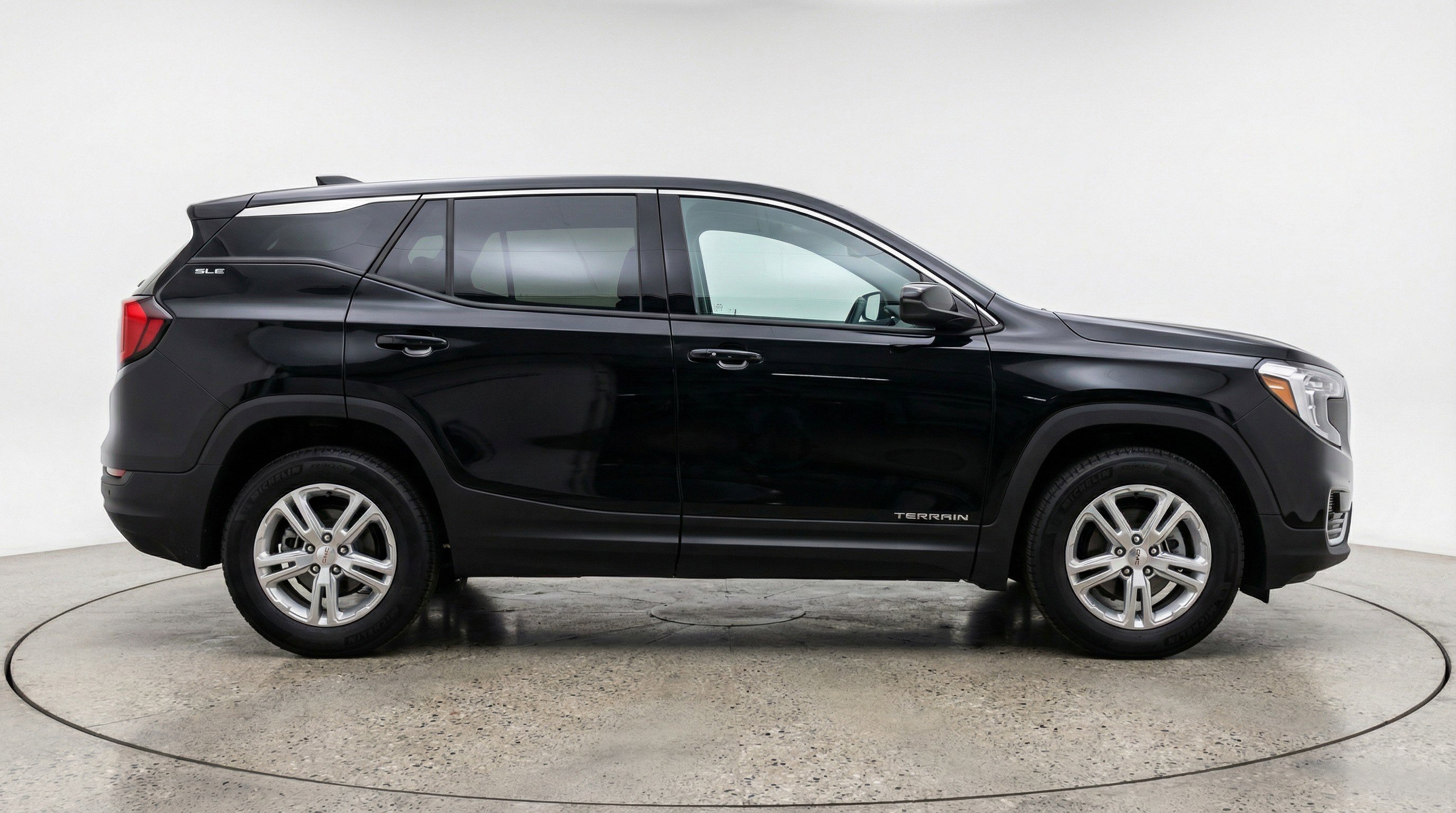 Used 2024 GMC Terrain SLE image 11