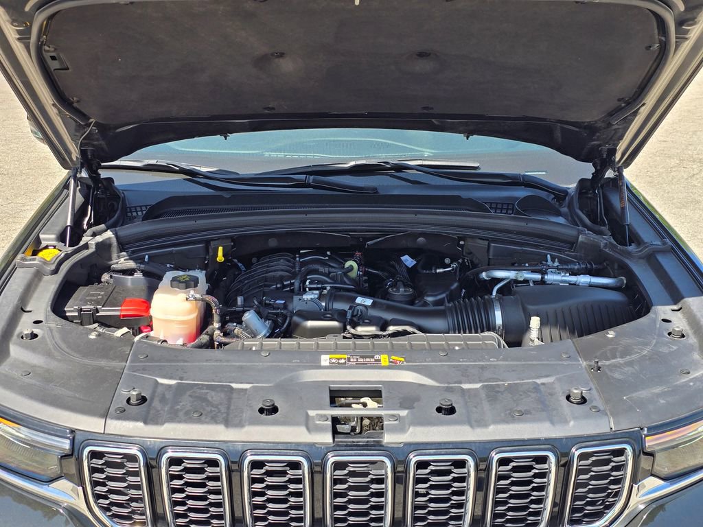 Used 2023 Jeep Grand Cherokee L Limited AWD/4WD image 22