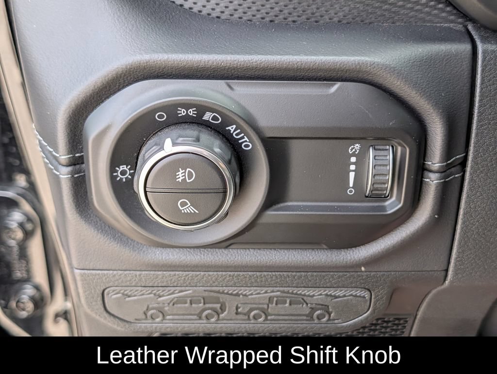 Used 2025 Jeep Gladiator Rubicon AWD/4WD image 23