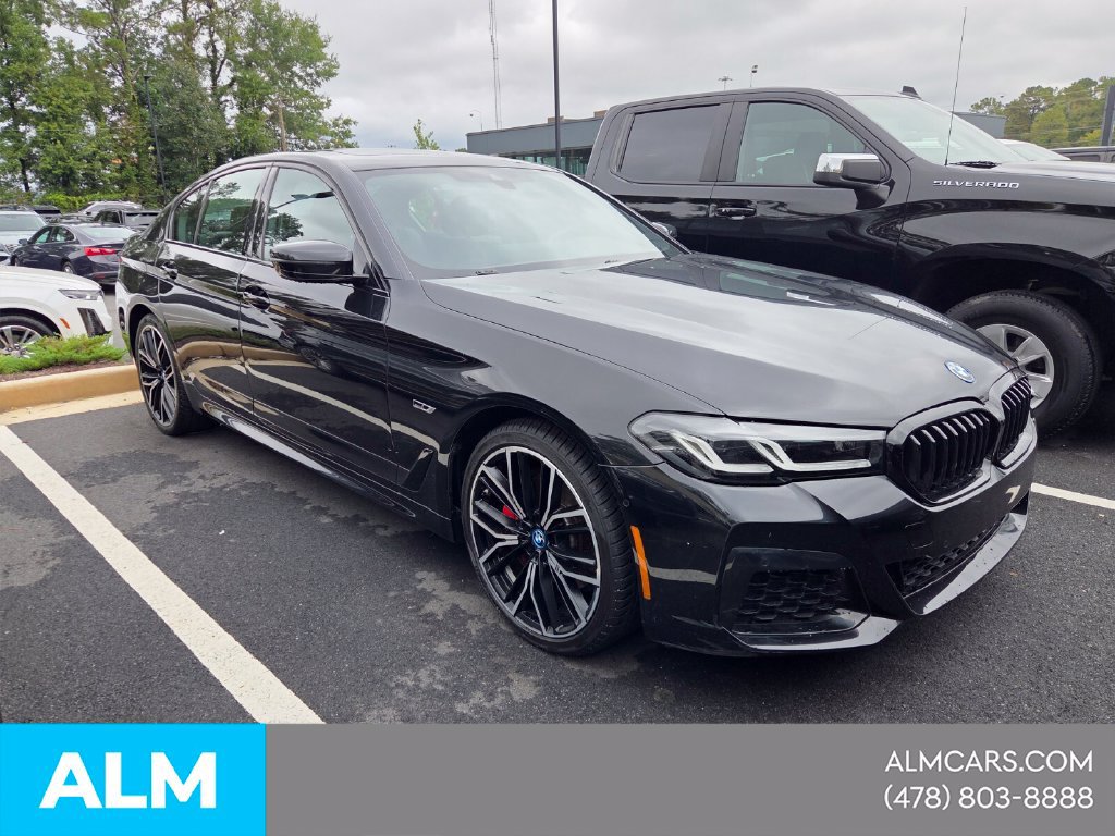 Used 2023 BMW 530e w/ M Sport Package RWD image 4