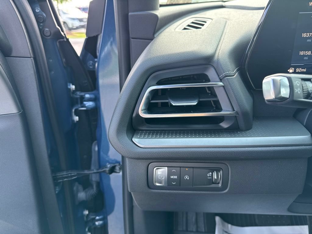 Used 2026 Chevrolet Traverse LT w/ Driver Confidence Package FWD image 12