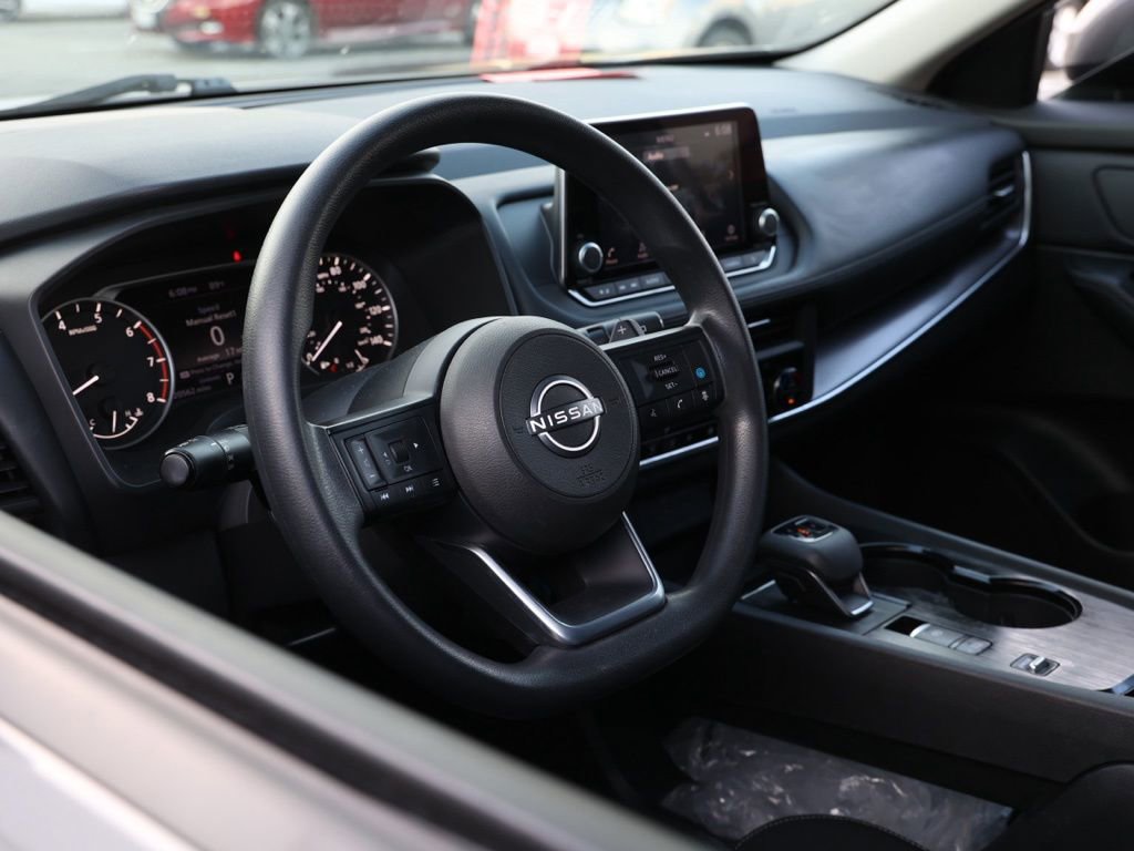 Used 2024 Nissan Rogue SV image 14