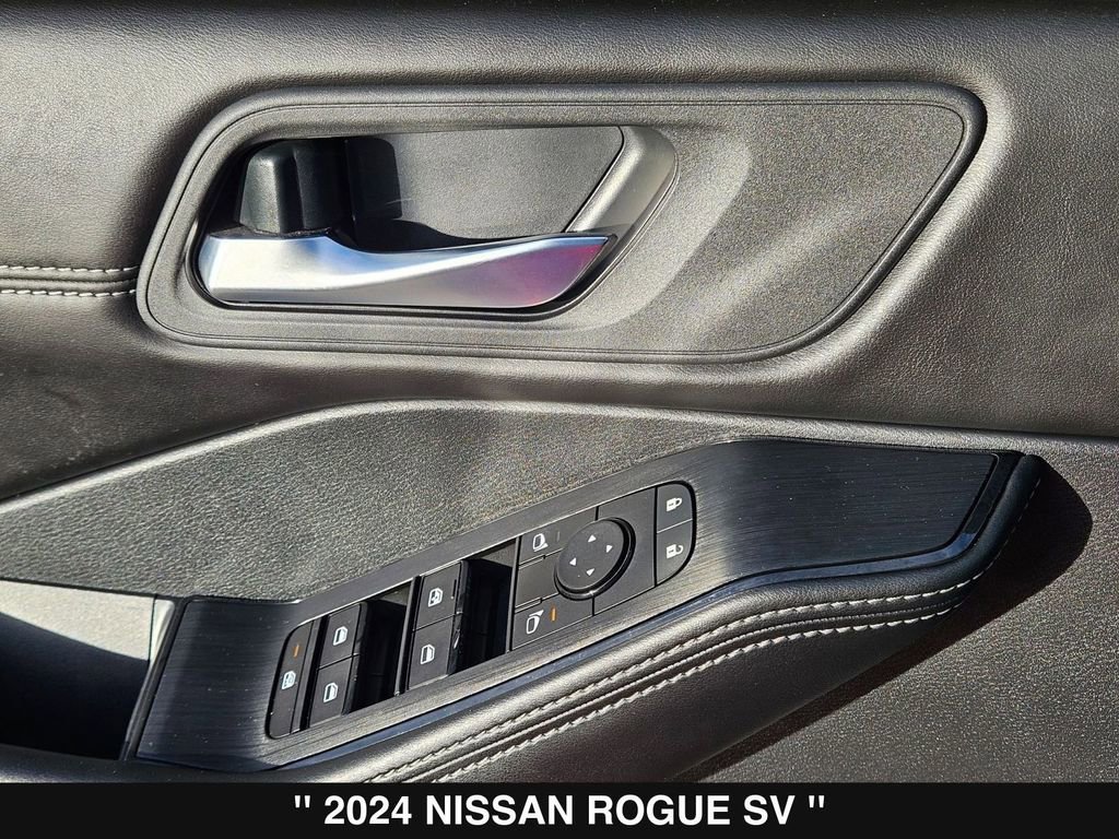 Used 2024 Nissan Rogue SV w/ SV Premium Package image 15