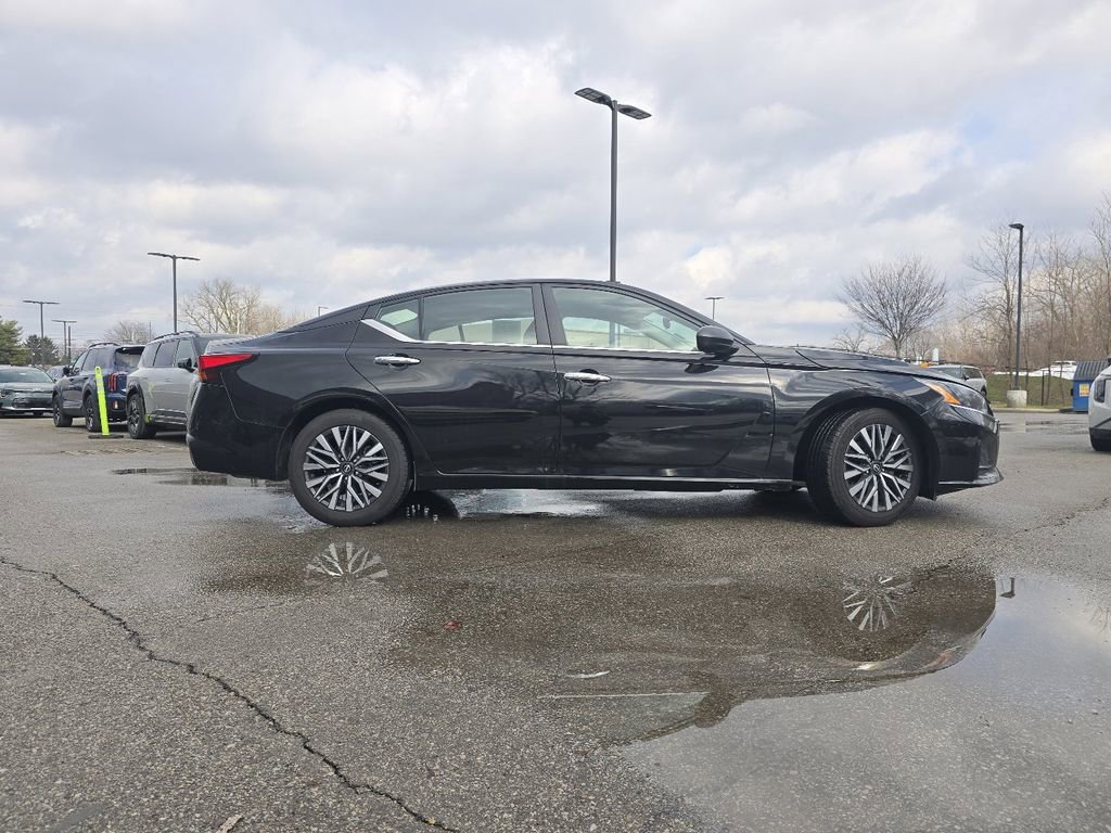 Used 2024 Nissan Altima 2.5 SV image 13