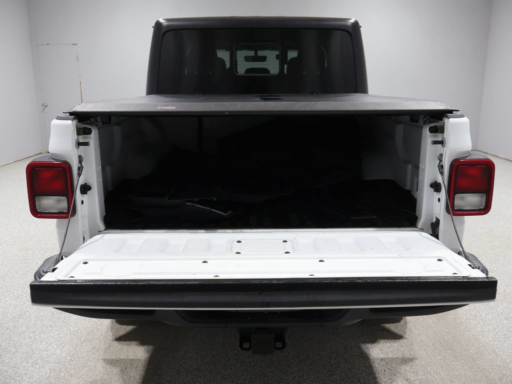 Used 2023 Jeep Gladiator Sport AWD/4WD image 4