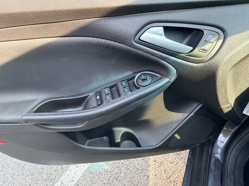 Used 2017 Ford Focus SE FWD image 10