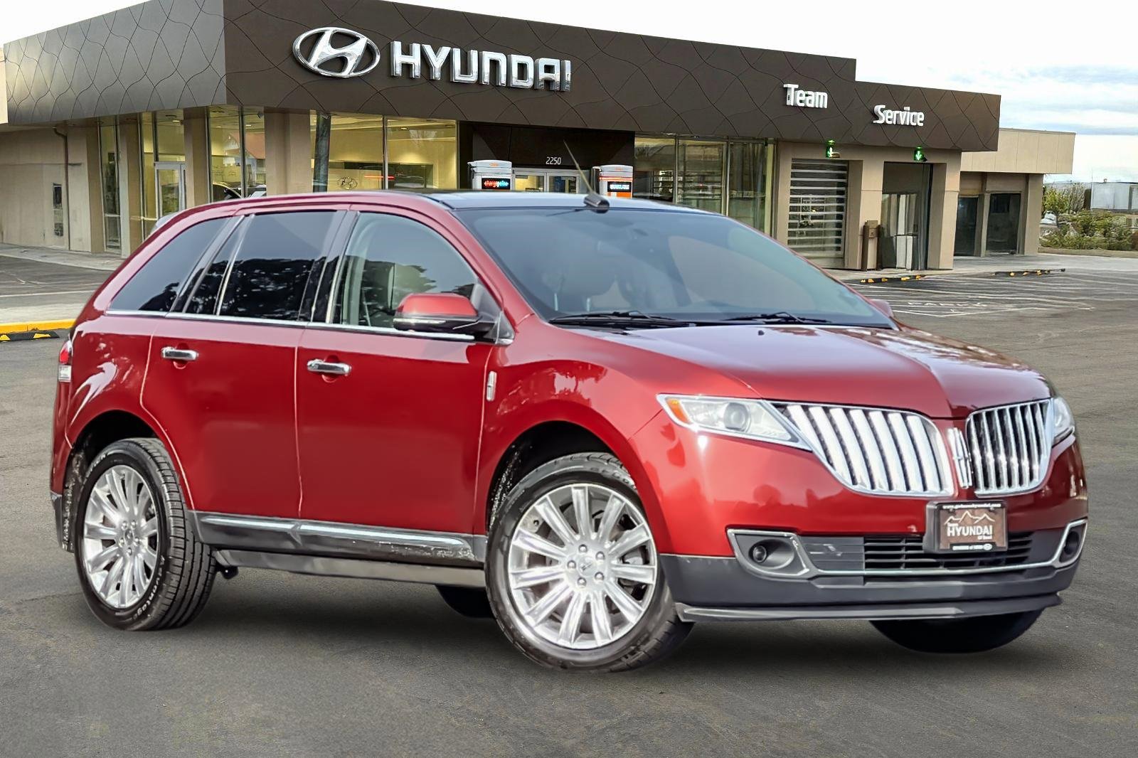 Used 2015 Lincoln MKX AWD w/ Equipment Group 102A image 2