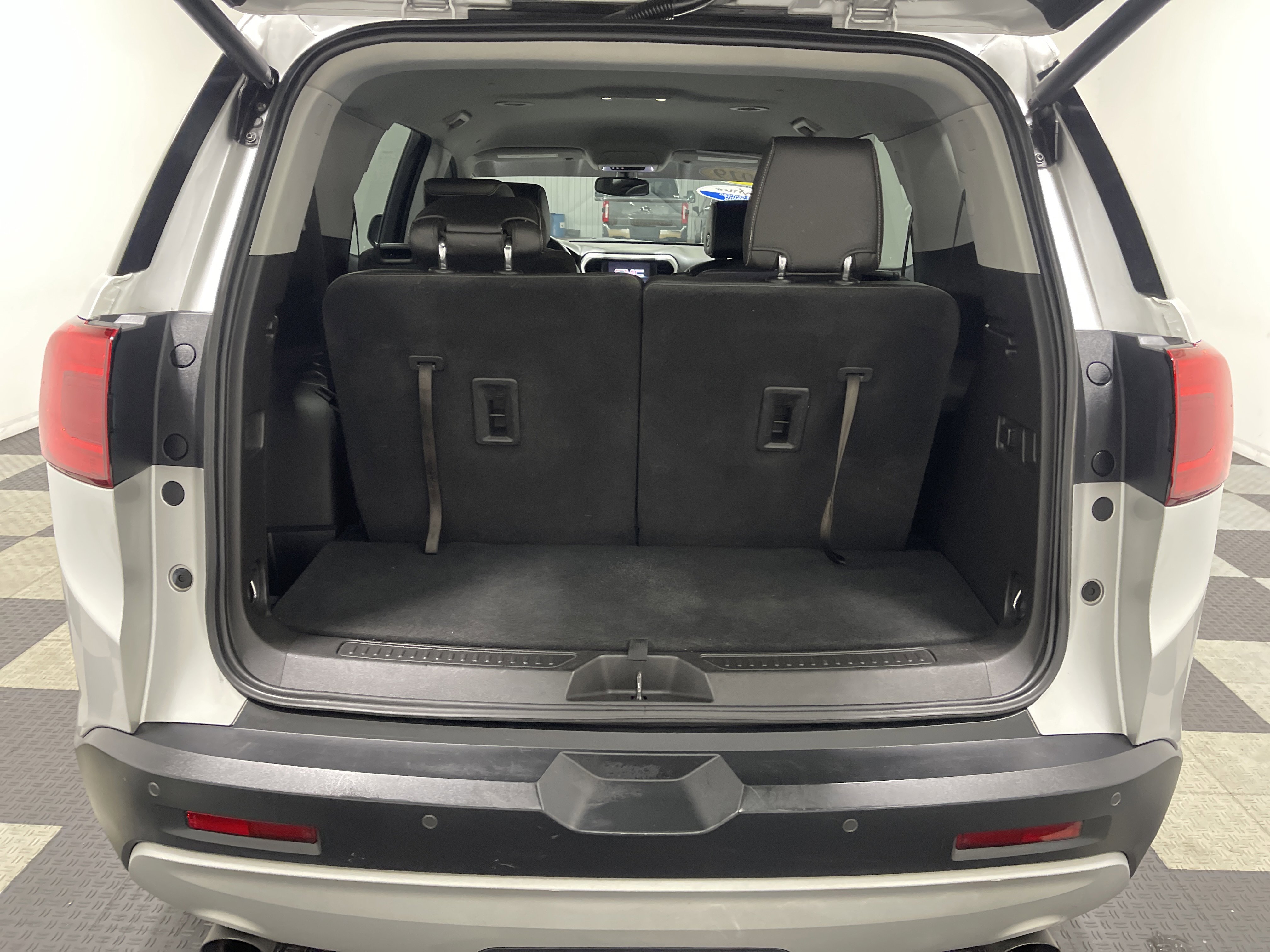Used 2019 GMC Acadia SLT AWD/4WD image 18