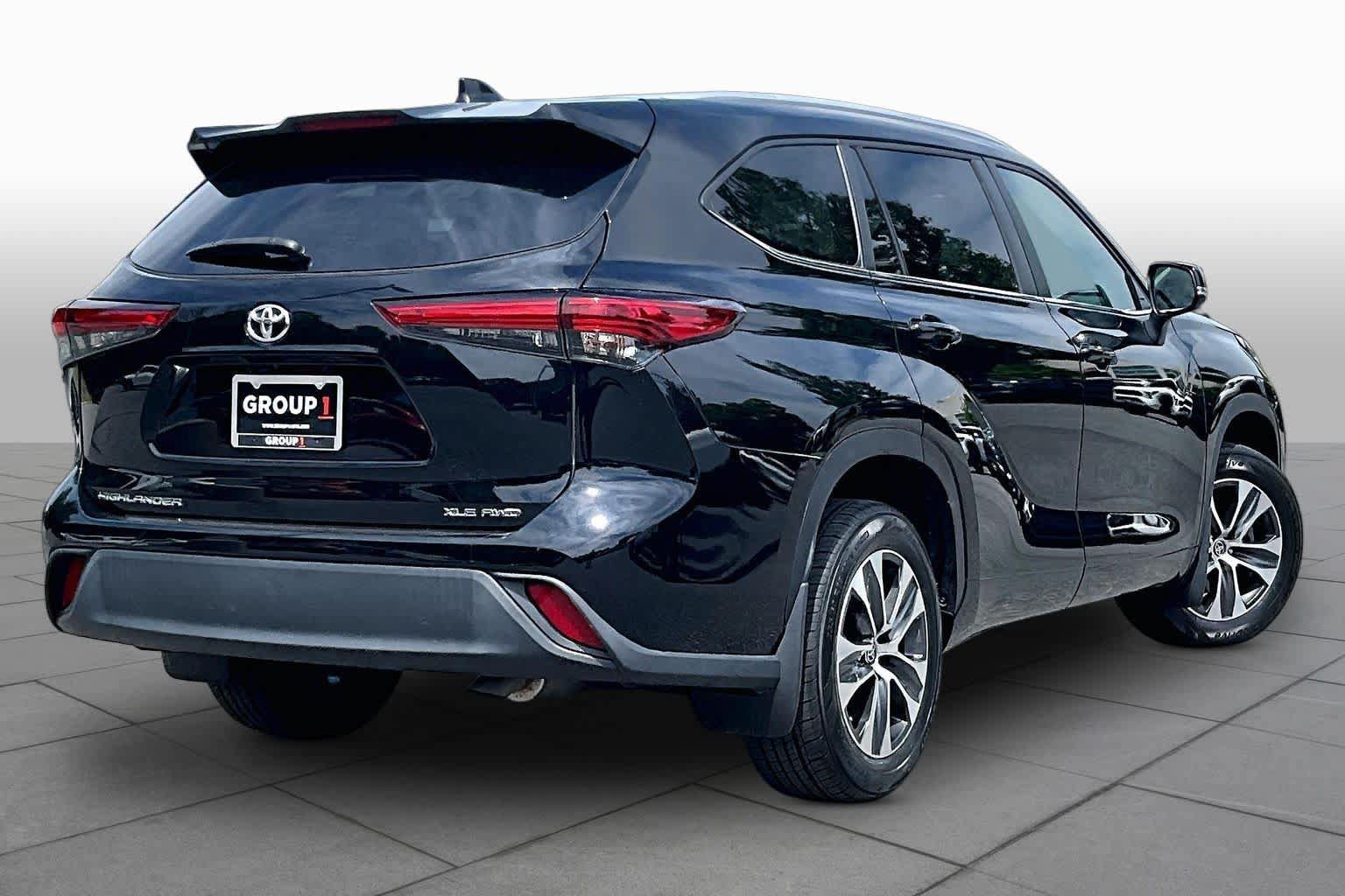 Used 2023 Toyota Highlander XLE AWD/4WD image 13