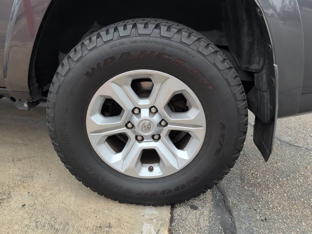 Used 2017 Toyota 4Runner SR5 RWD image 9