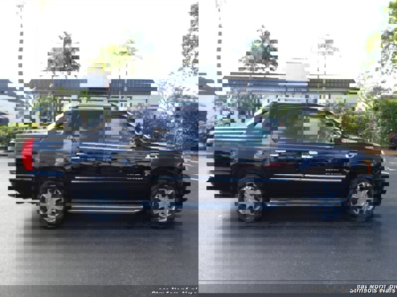 Used 2007 Cadillac Escalade EXT EXT w/ Climate Package image 2