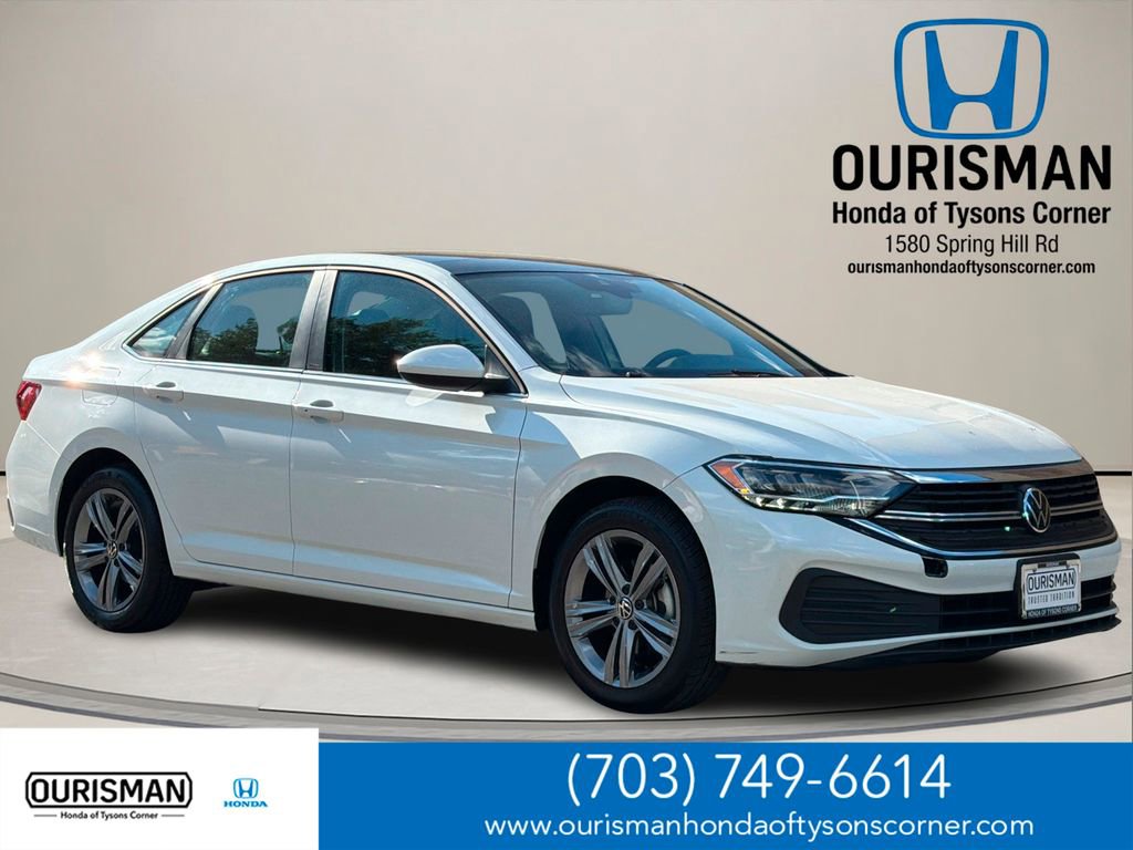 Used 2023 Volkswagen Jetta SE w/ Panoramic Sunroof Package