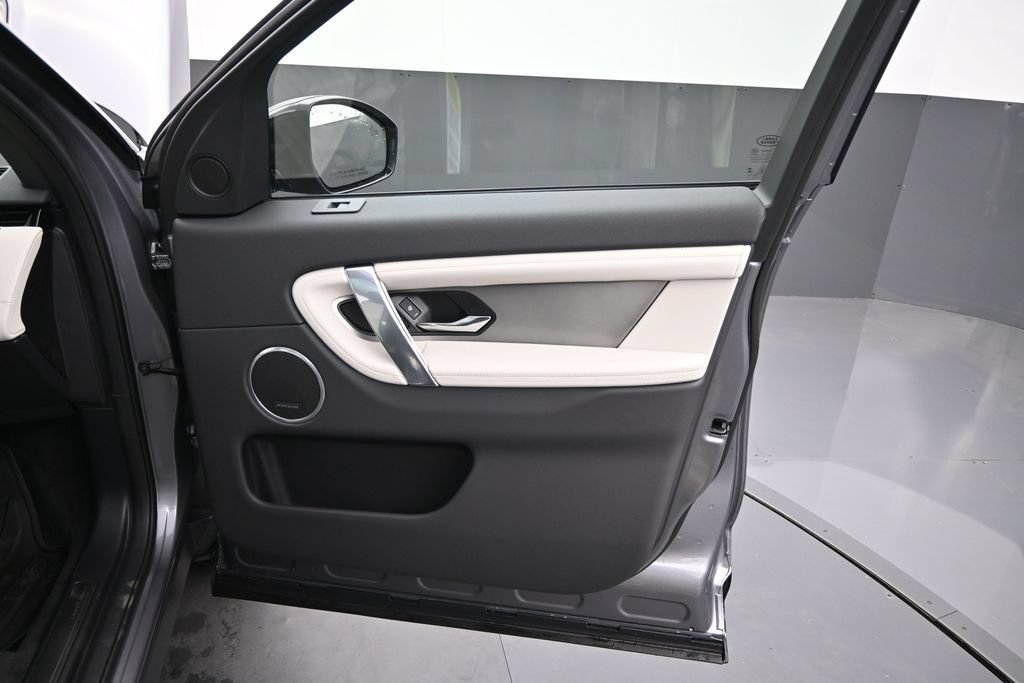 New 2026 Land Rover Discovery Sport Landmark AWD/4WD image 4