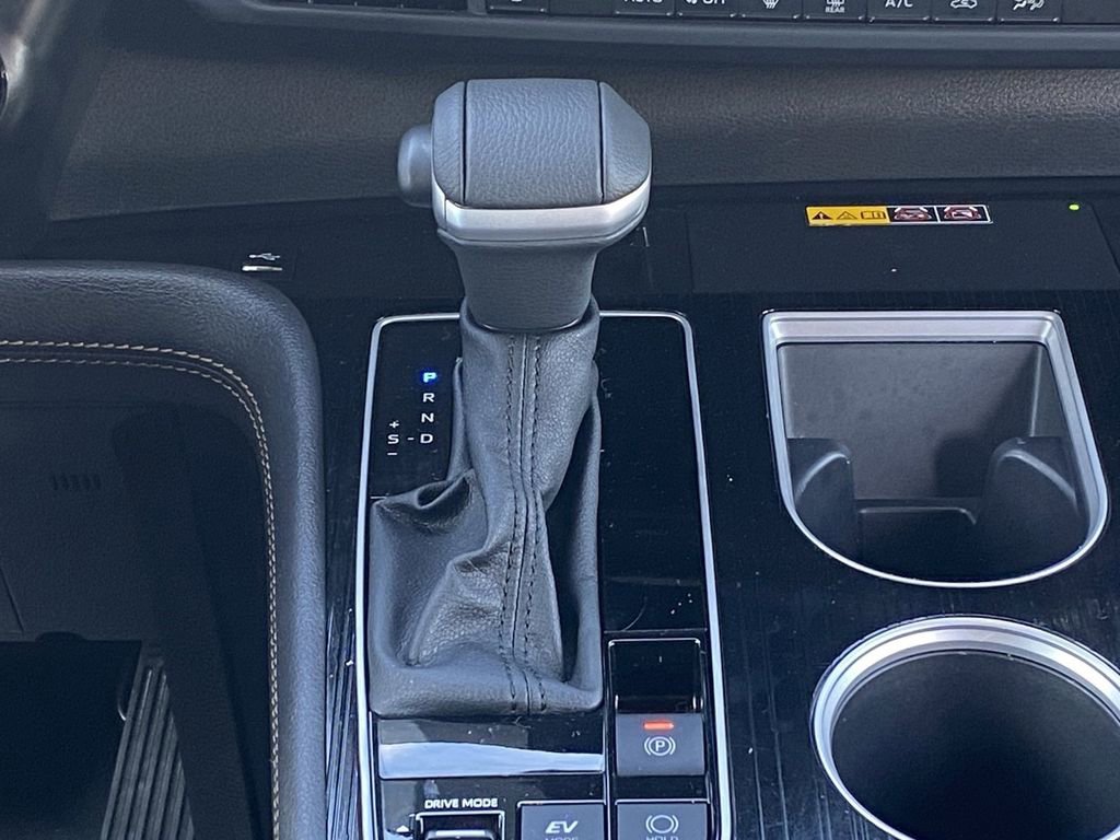 Certified 2025 Toyota Sienna XLE Woodland Edition image 32