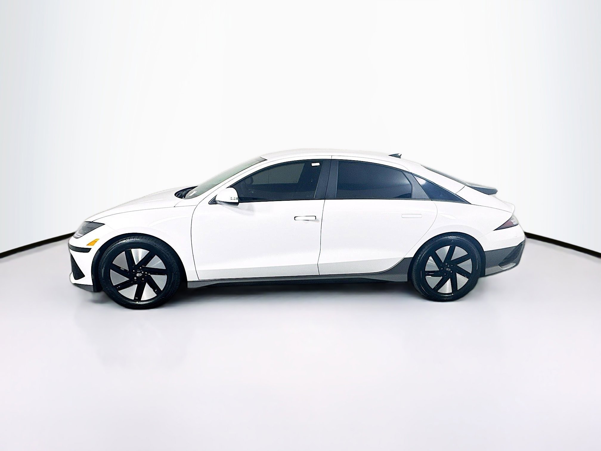 Used 2024 Hyundai Ioniq 6 SE image 4