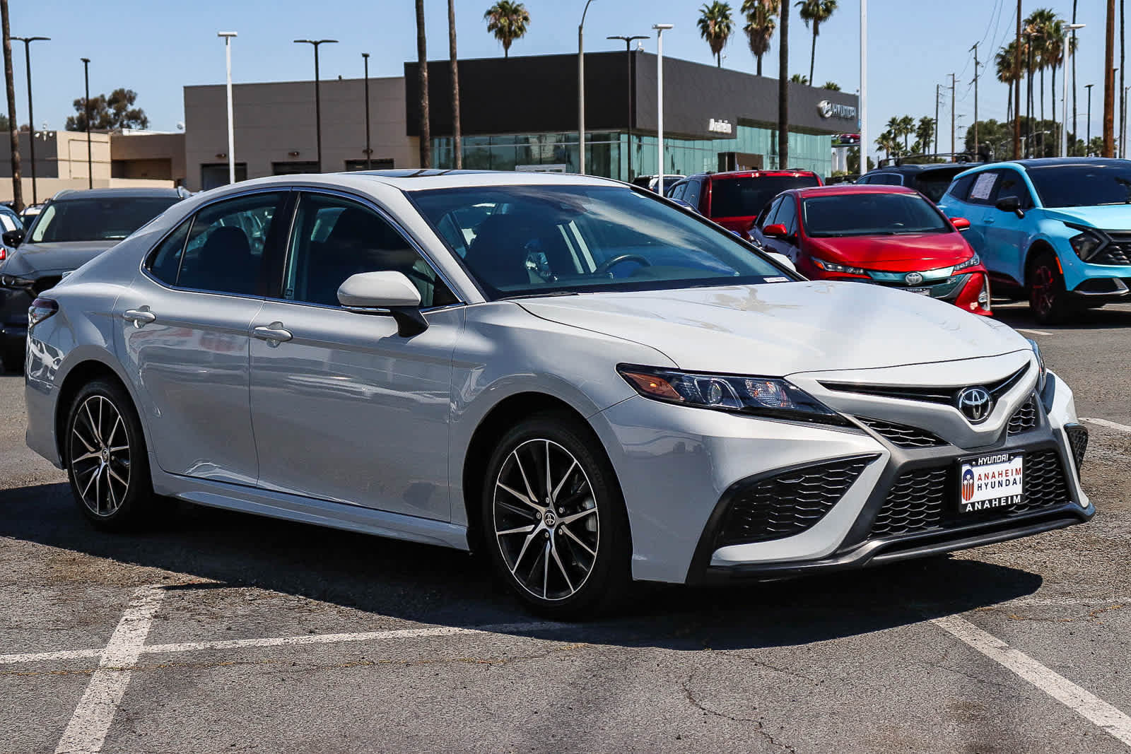 Used 2024 Toyota Camry SE FWD image 3