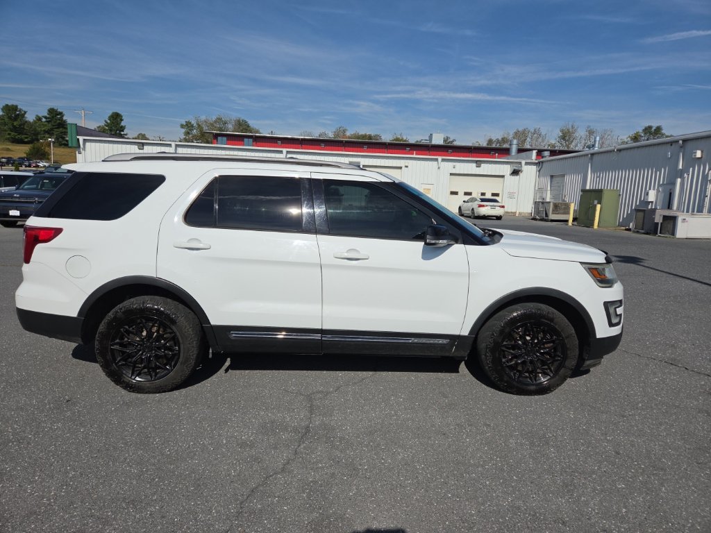 Used 2016 Ford Explorer XLT w/ Equipment Group 202A AWD/4WD image 12