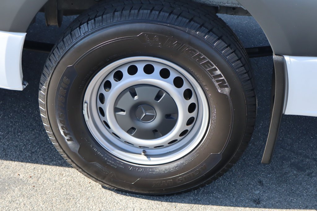 Used 2024 Mercedes-Benz Sprinter 2500 image 13