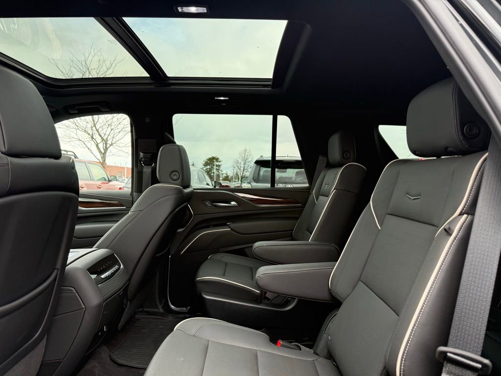 Used 2023 Cadillac Escalade Premium Luxury w/ Performance Package image 15