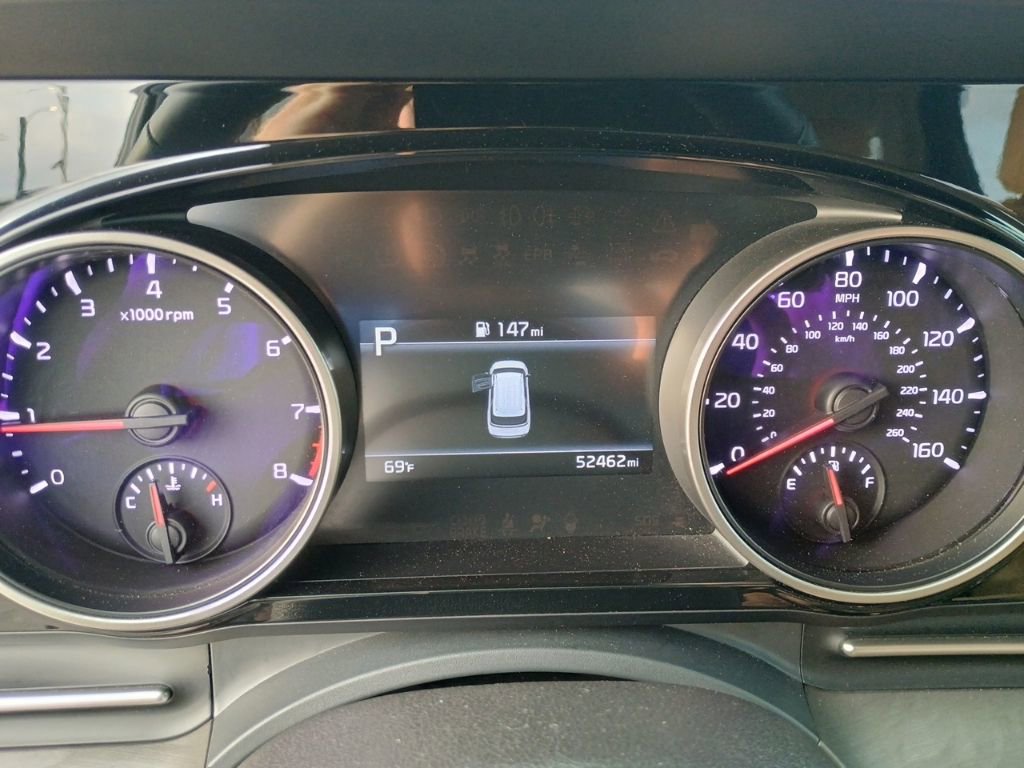 Used 2024 Kia Carnival EX image 27