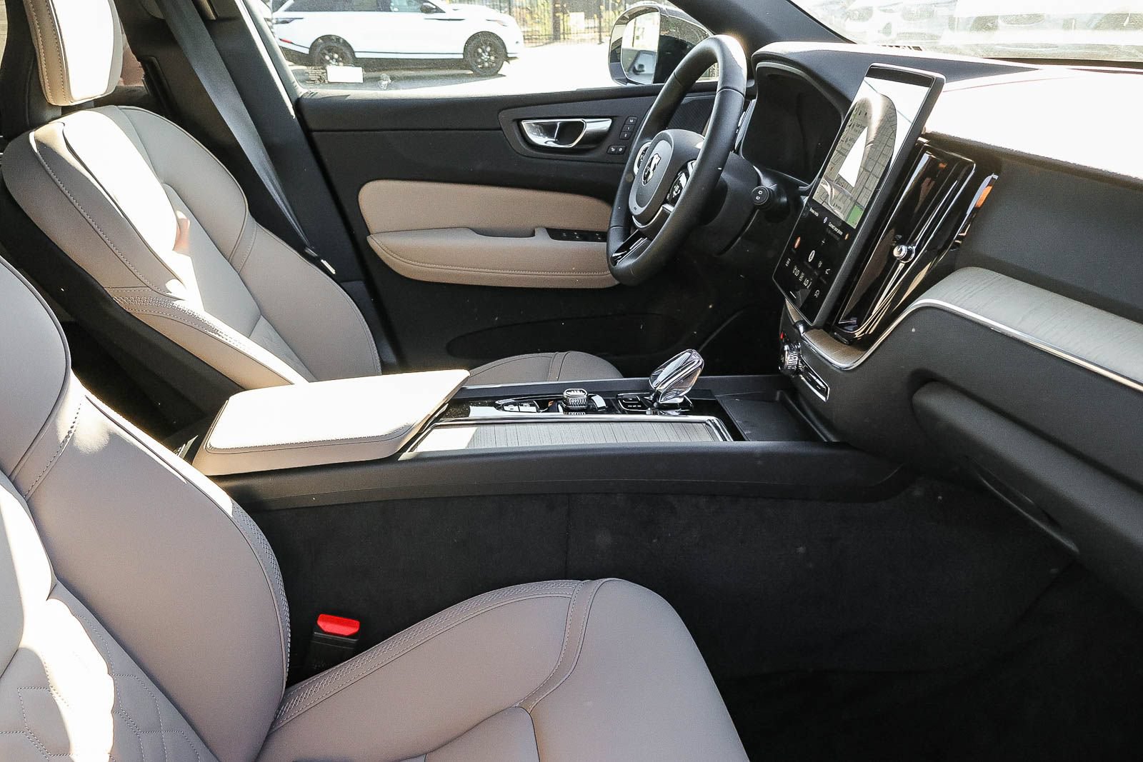 New 2026 Volvo XC60 B5 Plus w/ Climate Package AWD/4WD image 17