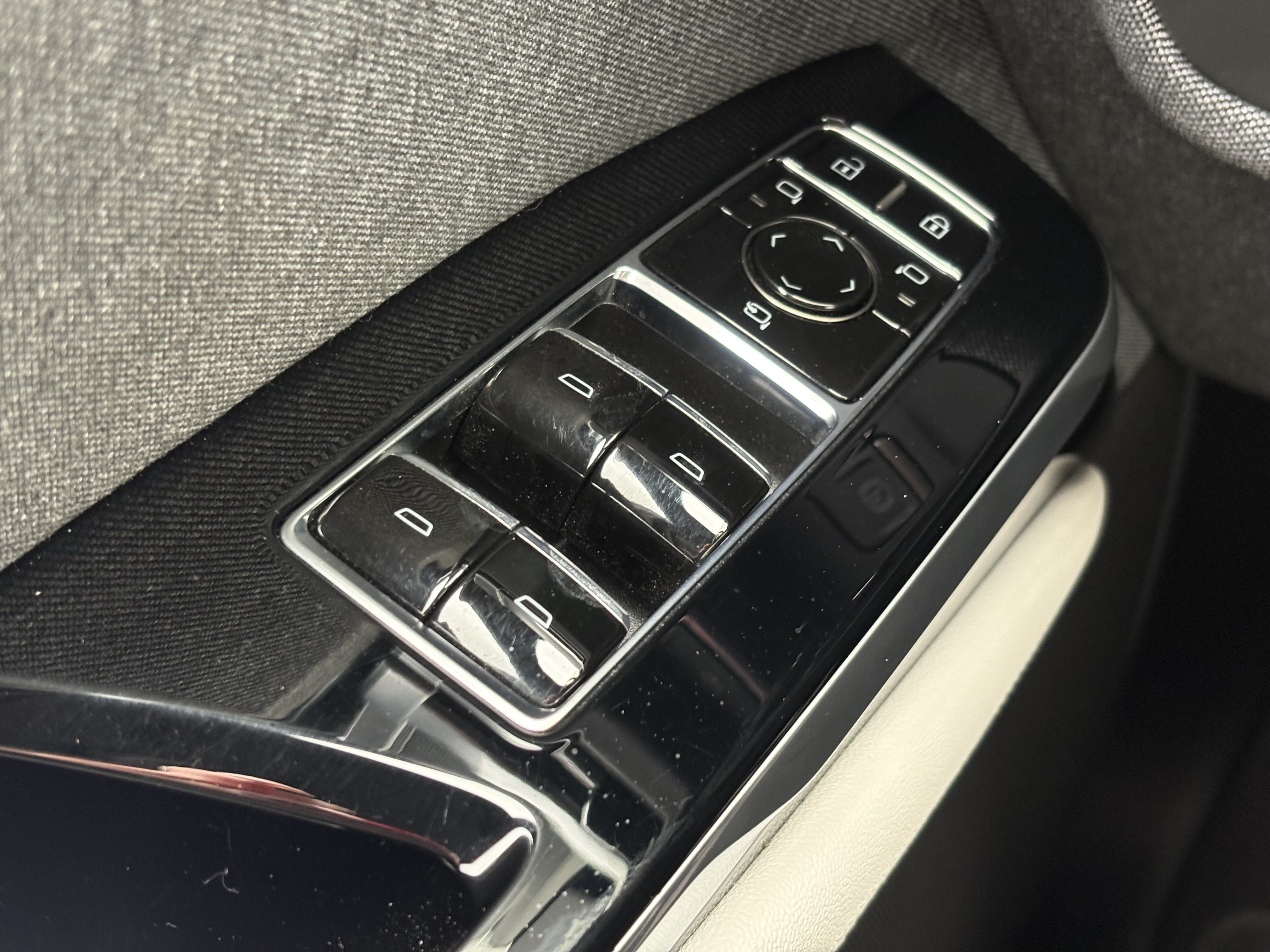 Certified 2025 Cadillac Escalade V AWD/4WD image 36