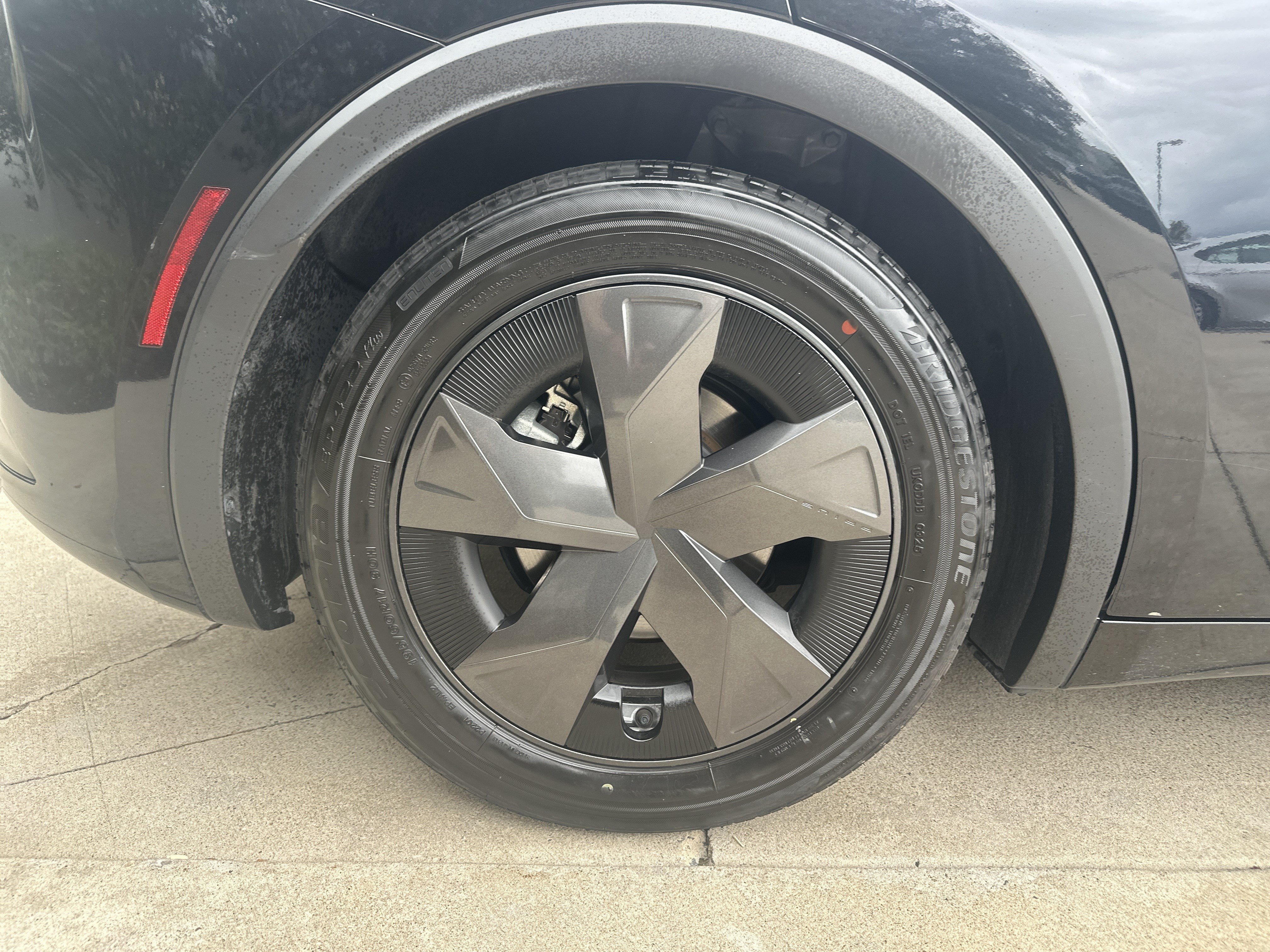 Used 2025 Toyota Prius LE FWD image 36