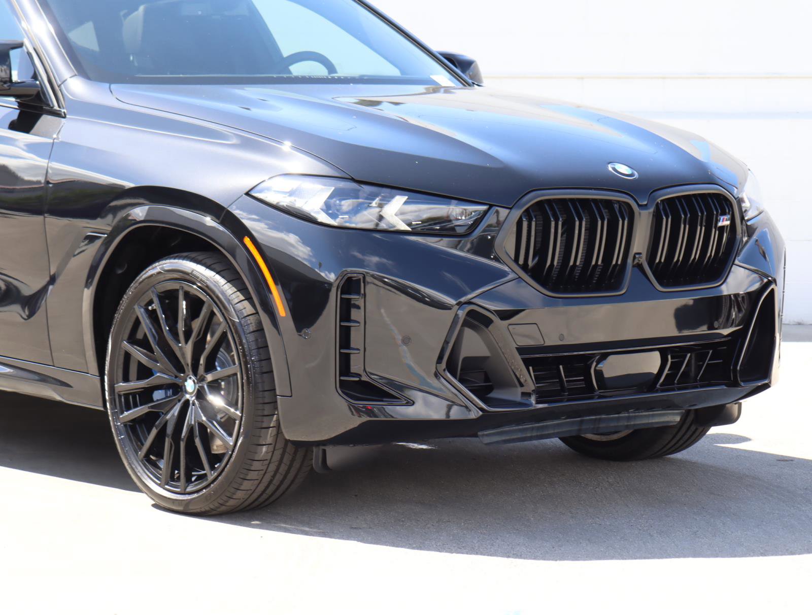 New 2026 BMW X6 M60i image 2