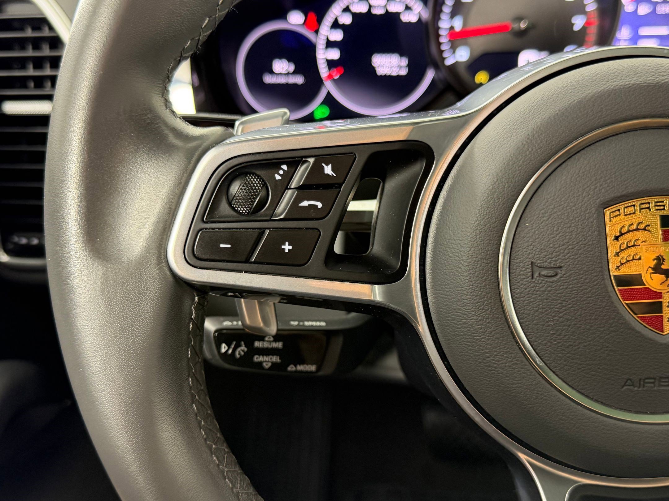 Used 2022 Porsche Cayenne image 22