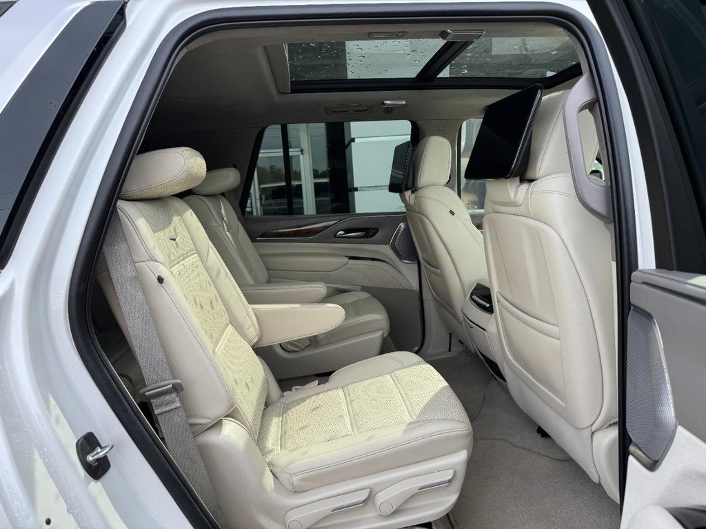 Used 2022 Cadillac Escalade Premium Luxury Platinum AWD/4WD image 13
