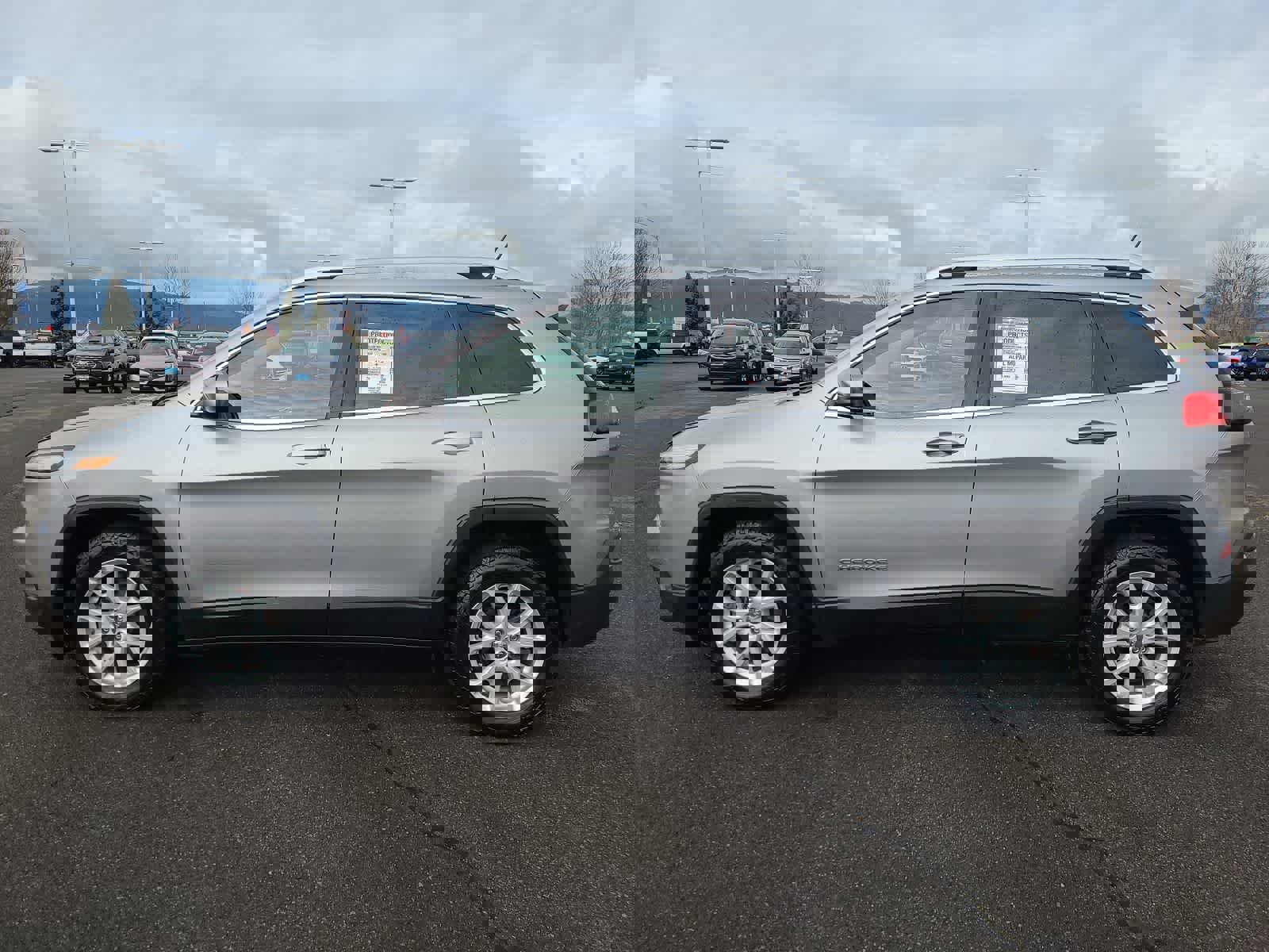 Used 2016 Jeep Cherokee Latitude image 11