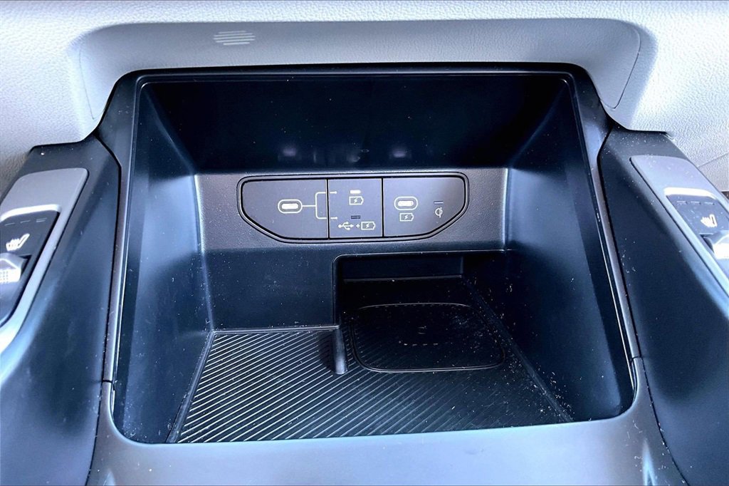 Certified 2025 Kia Sorento EX w/ Panoramic Sunroof Package image 24