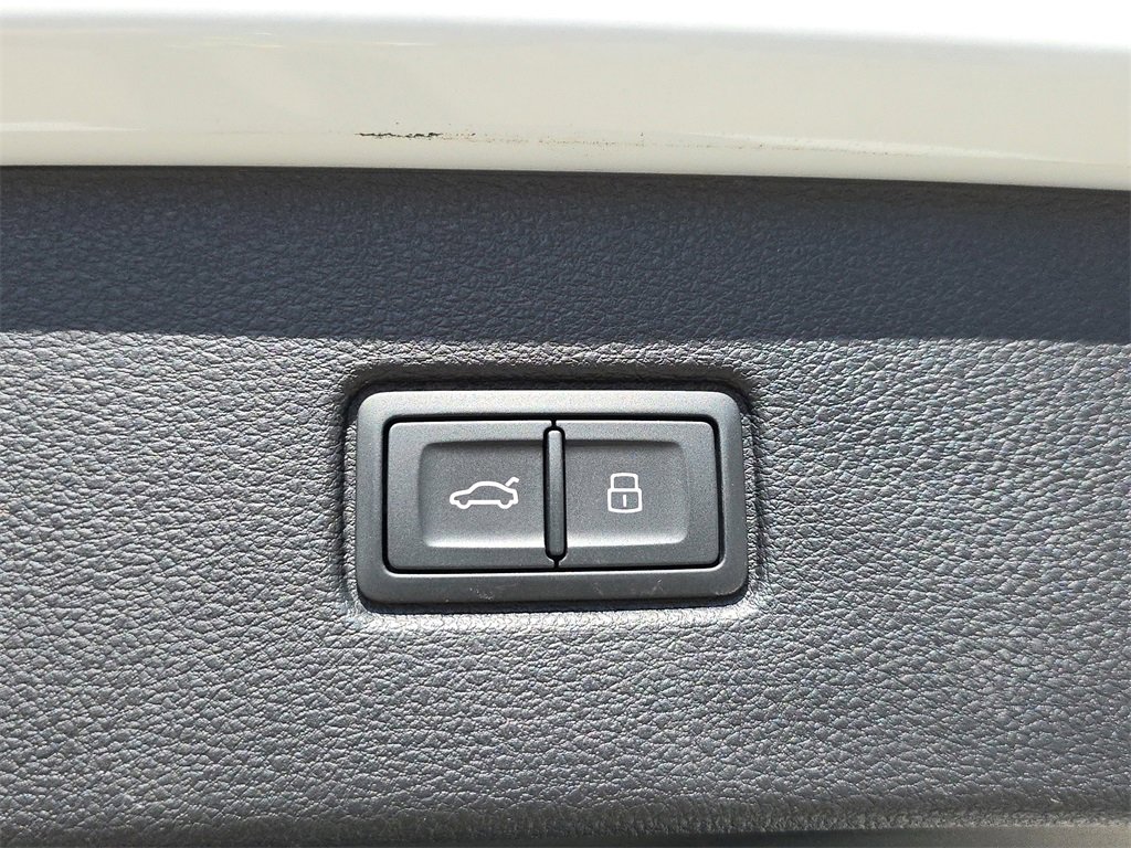 Certified 2025 Audi Q7 3.0T Premium Plus image 14