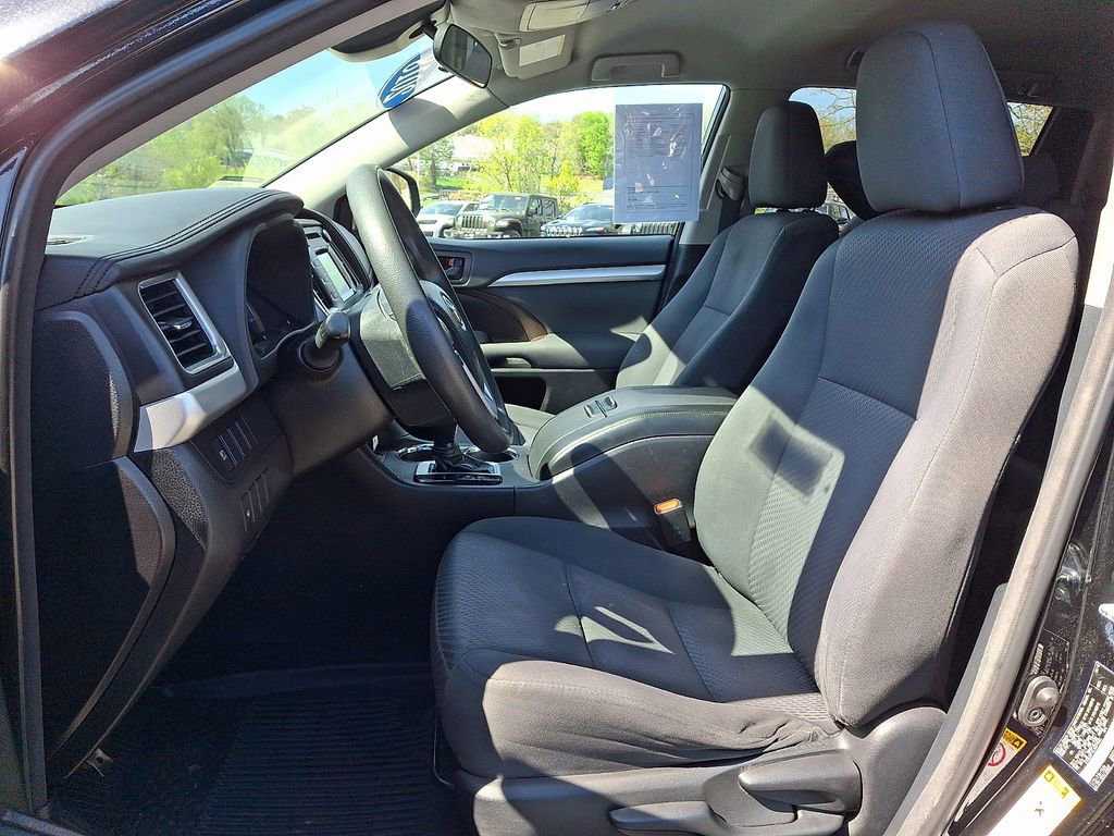 Used 2018 Toyota Highlander LE w/ Protection Package #3 AWD/4WD image 15