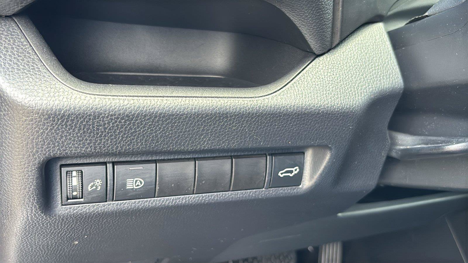 Used 2022 Toyota RAV4 XLE Premium FWD image 28