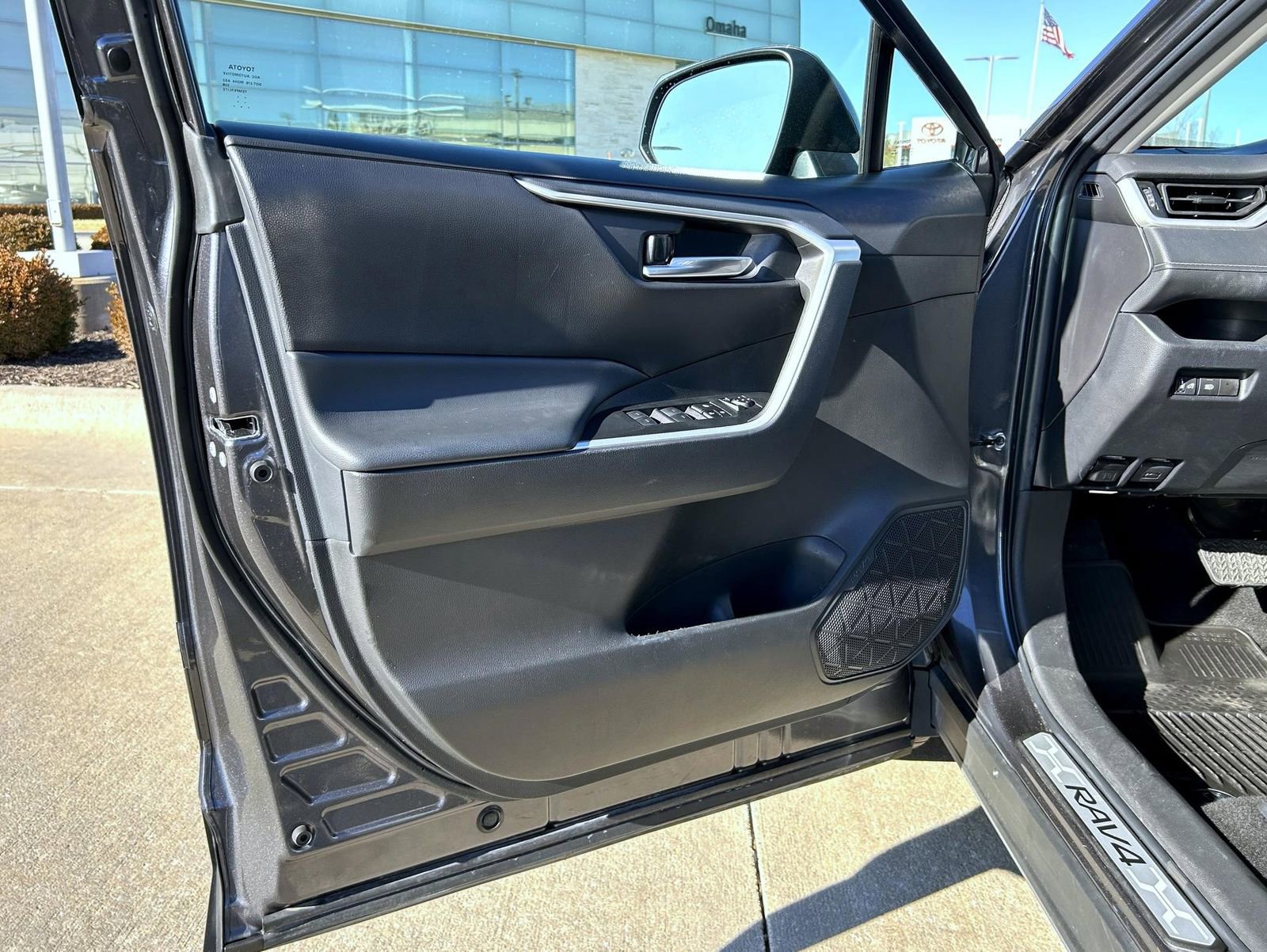 Used 2023 Toyota RAV4 XLE AWD/4WD image 9
