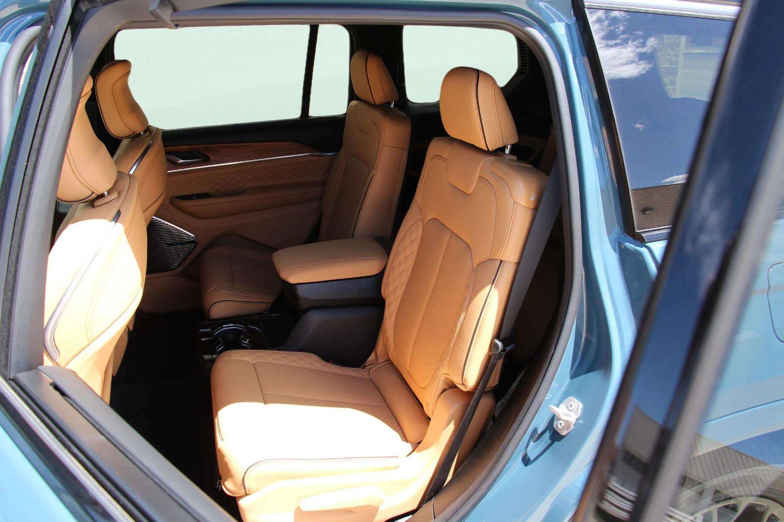 Used 2026 Jeep Grand Cherokee L Summit AWD/4WD image 23