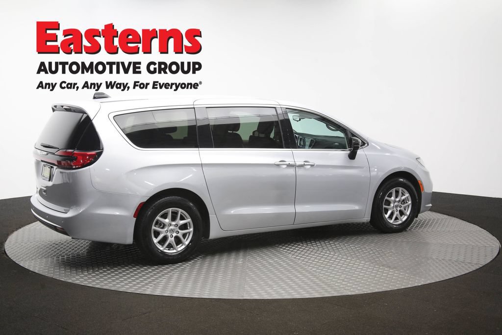 Used 2024 Chrysler Pacifica Touring-L FWD image 44