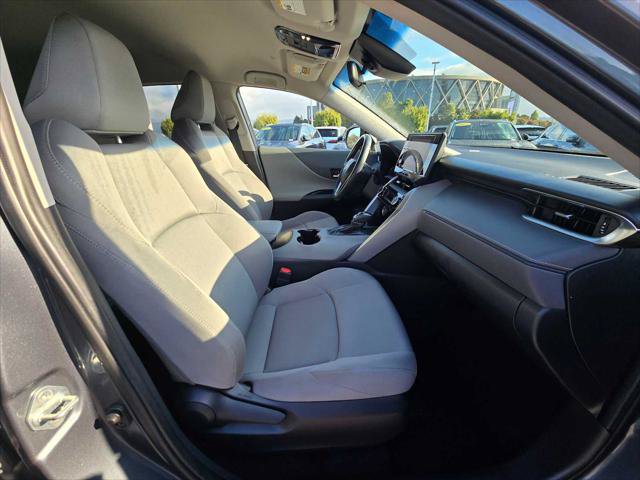 Used 2023 Toyota Venza LE AWD/4WD image 11