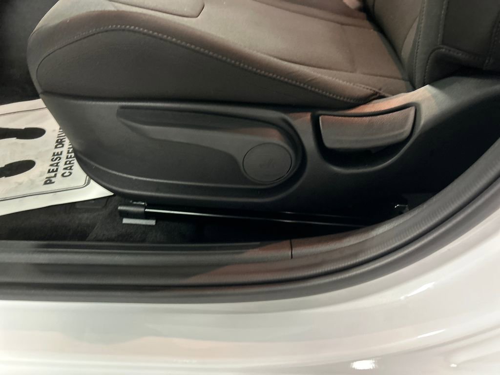 Used 2025 Hyundai Elantra Sport image 11